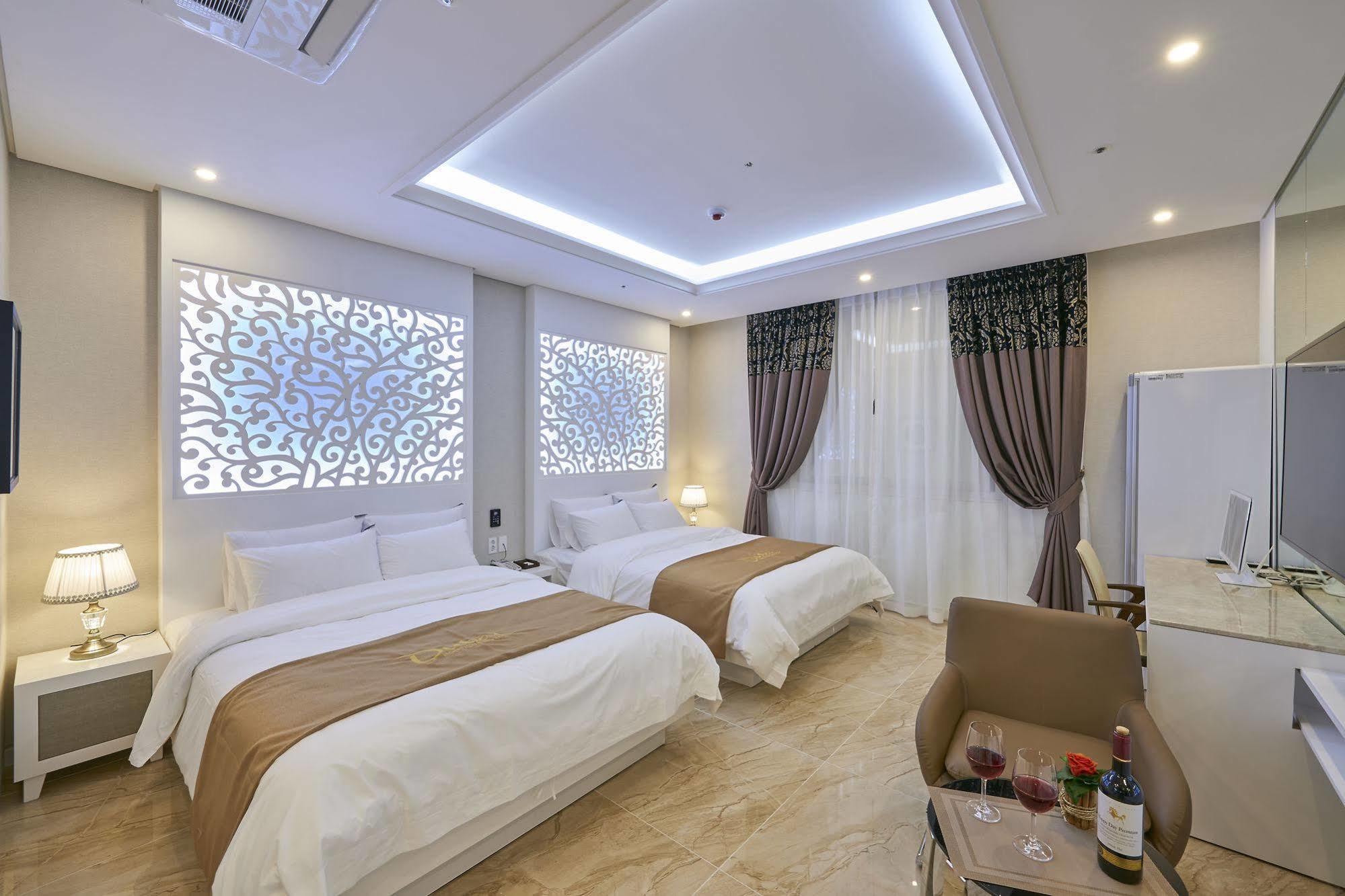 Dubai Hotel Кванджу Экстерьер фото