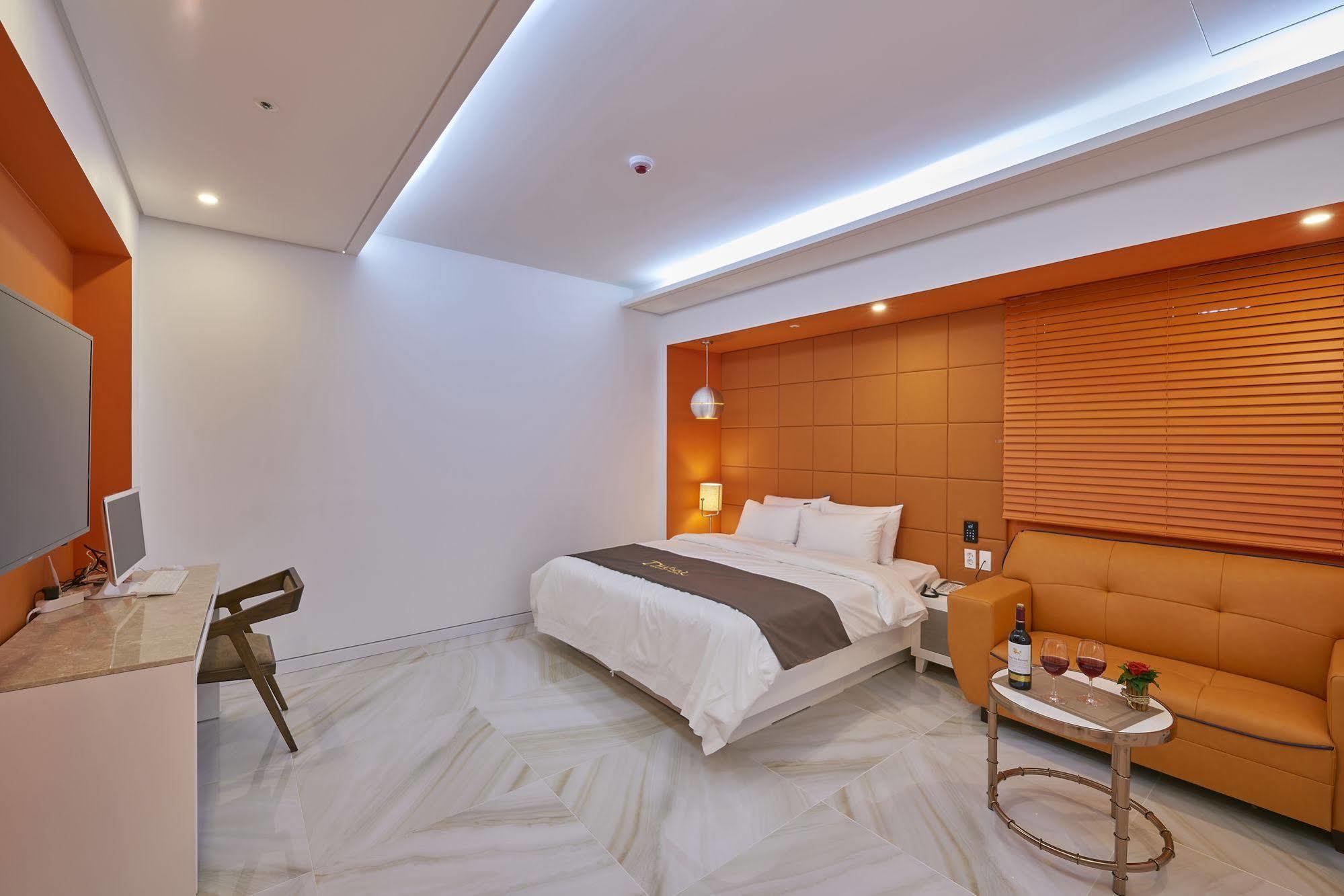 Dubai Hotel Кванджу Экстерьер фото