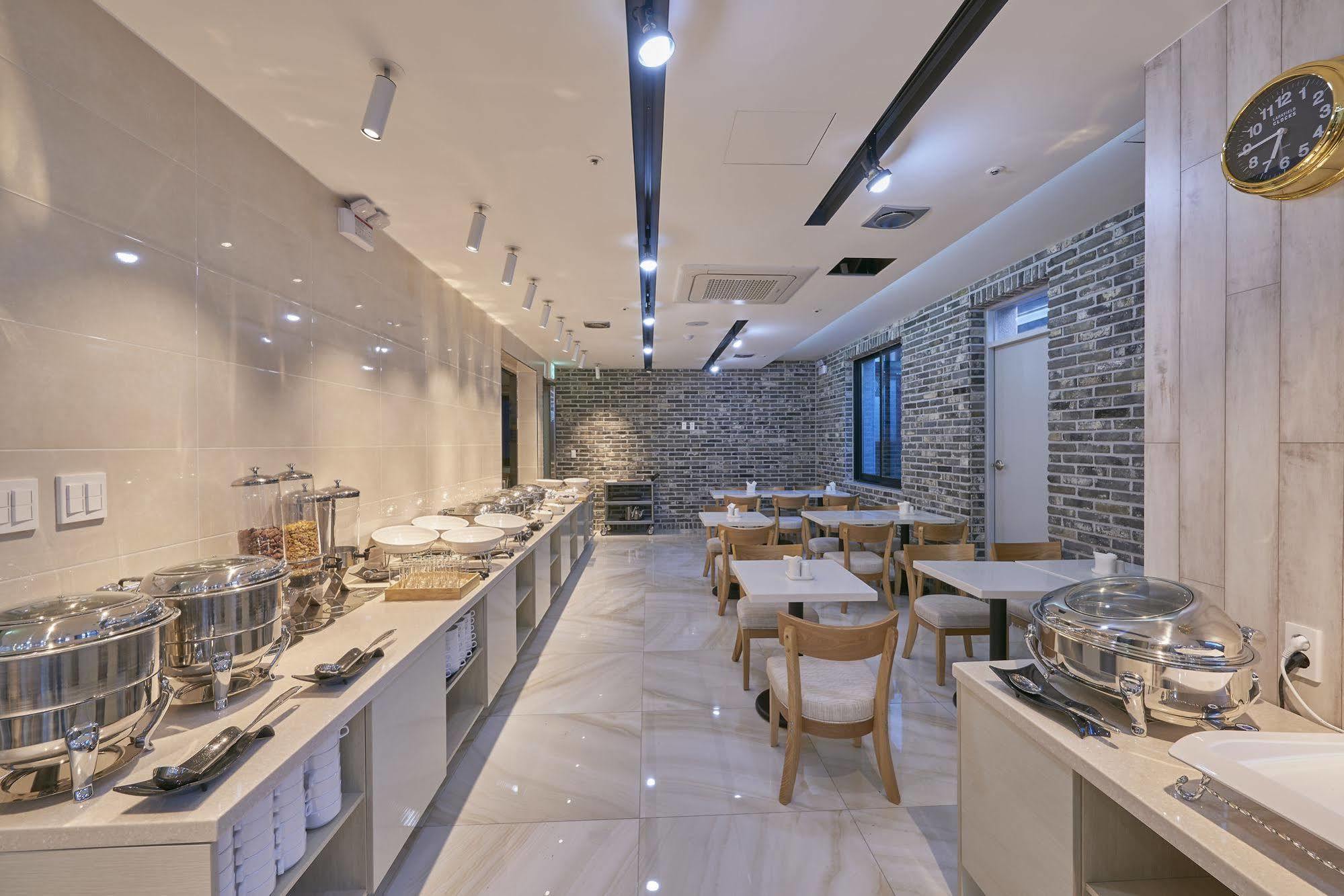 Dubai Hotel Кванджу Экстерьер фото